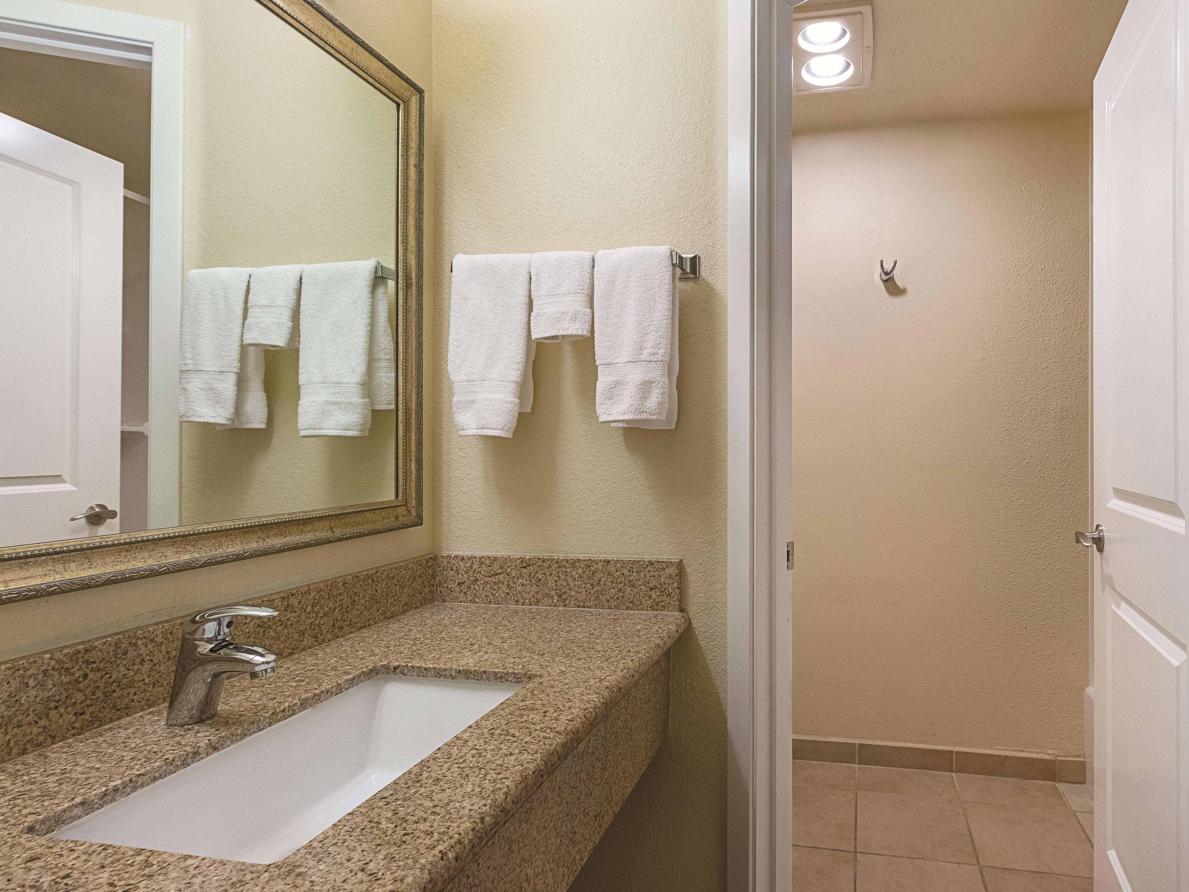 La Quinta By Wyndham Portland Nw Hotell Exteriör bild
