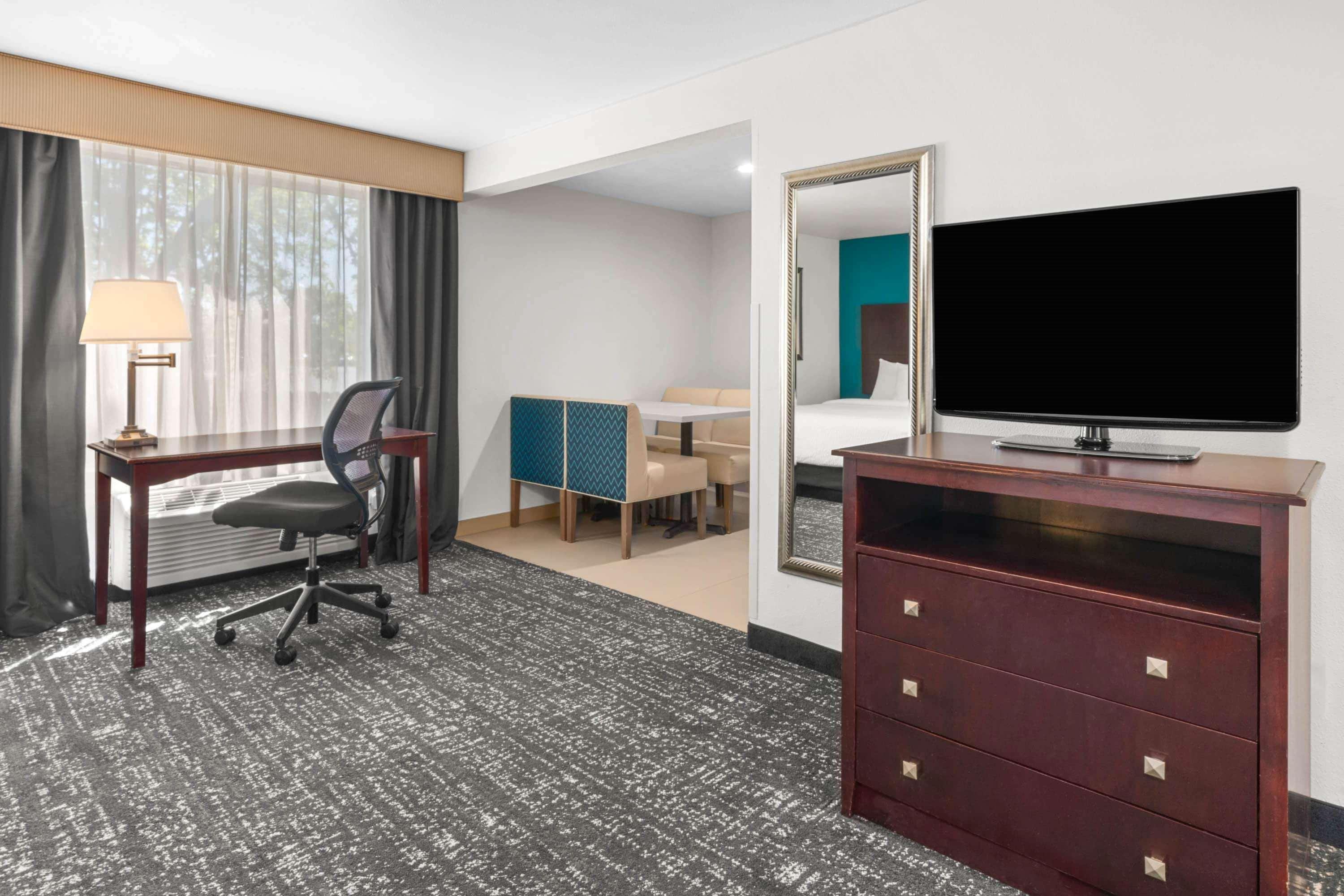 La Quinta By Wyndham Portland Nw Hotell Exteriör bild
