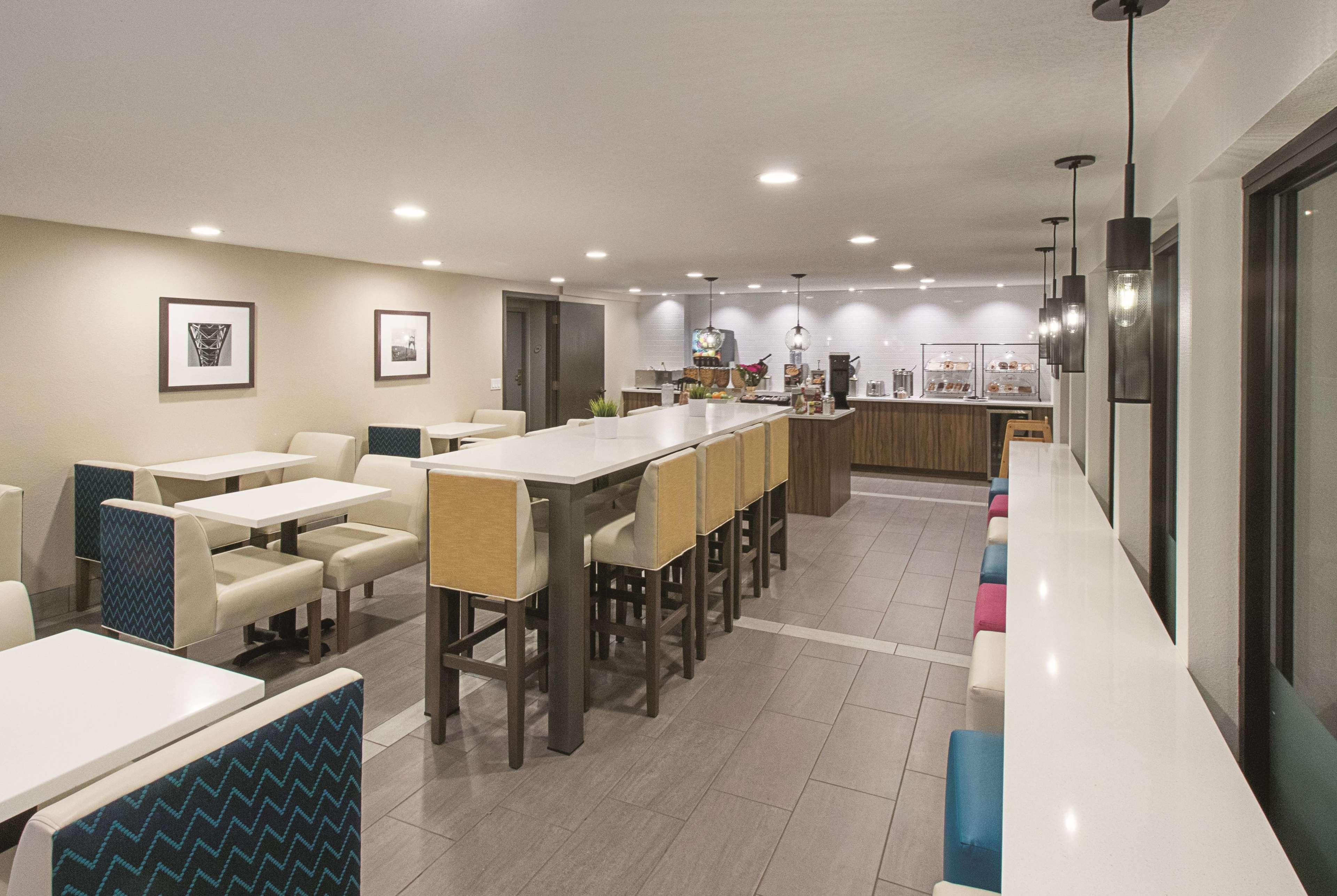 La Quinta By Wyndham Portland Nw Hotell Exteriör bild