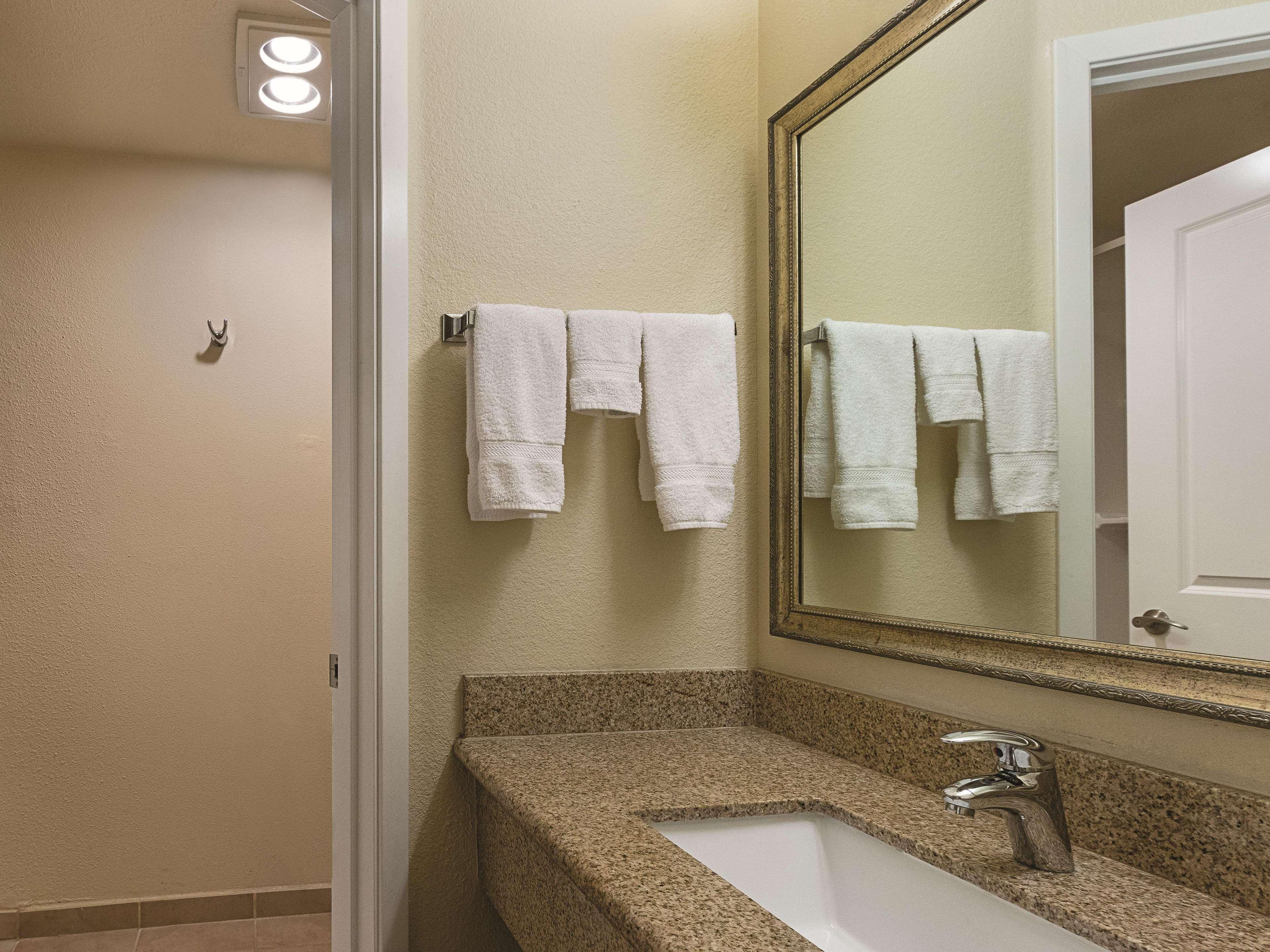 La Quinta By Wyndham Portland Nw Hotell Exteriör bild
